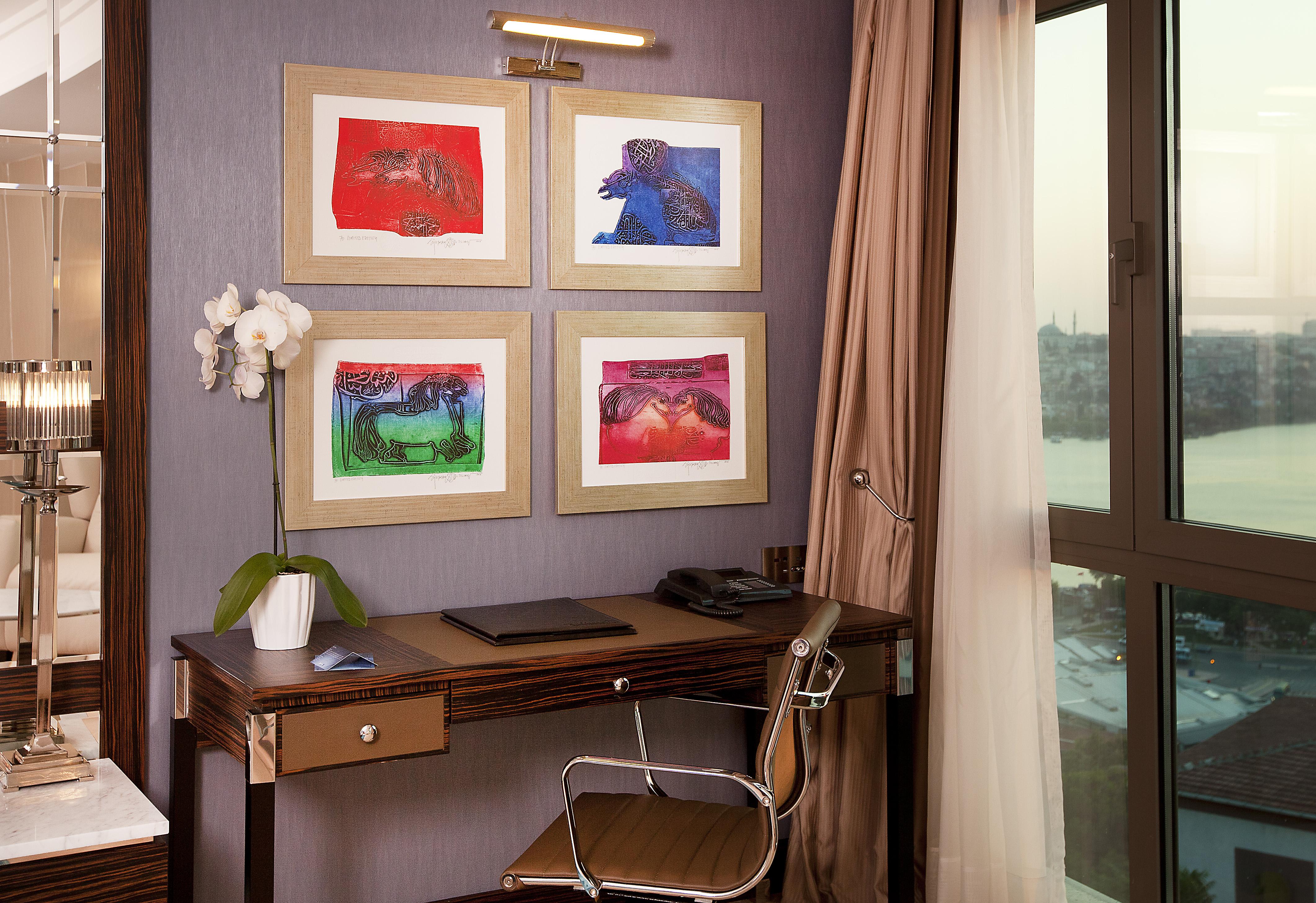Radisson Blu Hotel Istanbul Pera Istambul Exterior foto A picture light above a desk