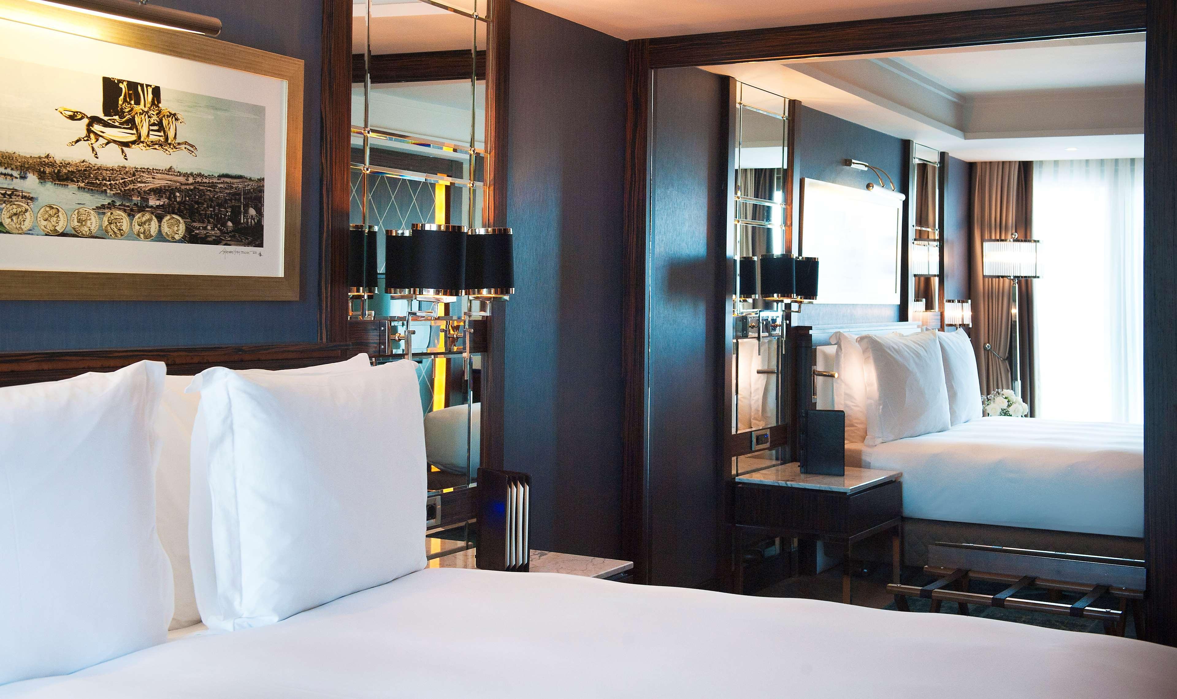 Radisson Blu Hotel Istanbul Pera Istambul Exterior foto A bedroom at the hotel