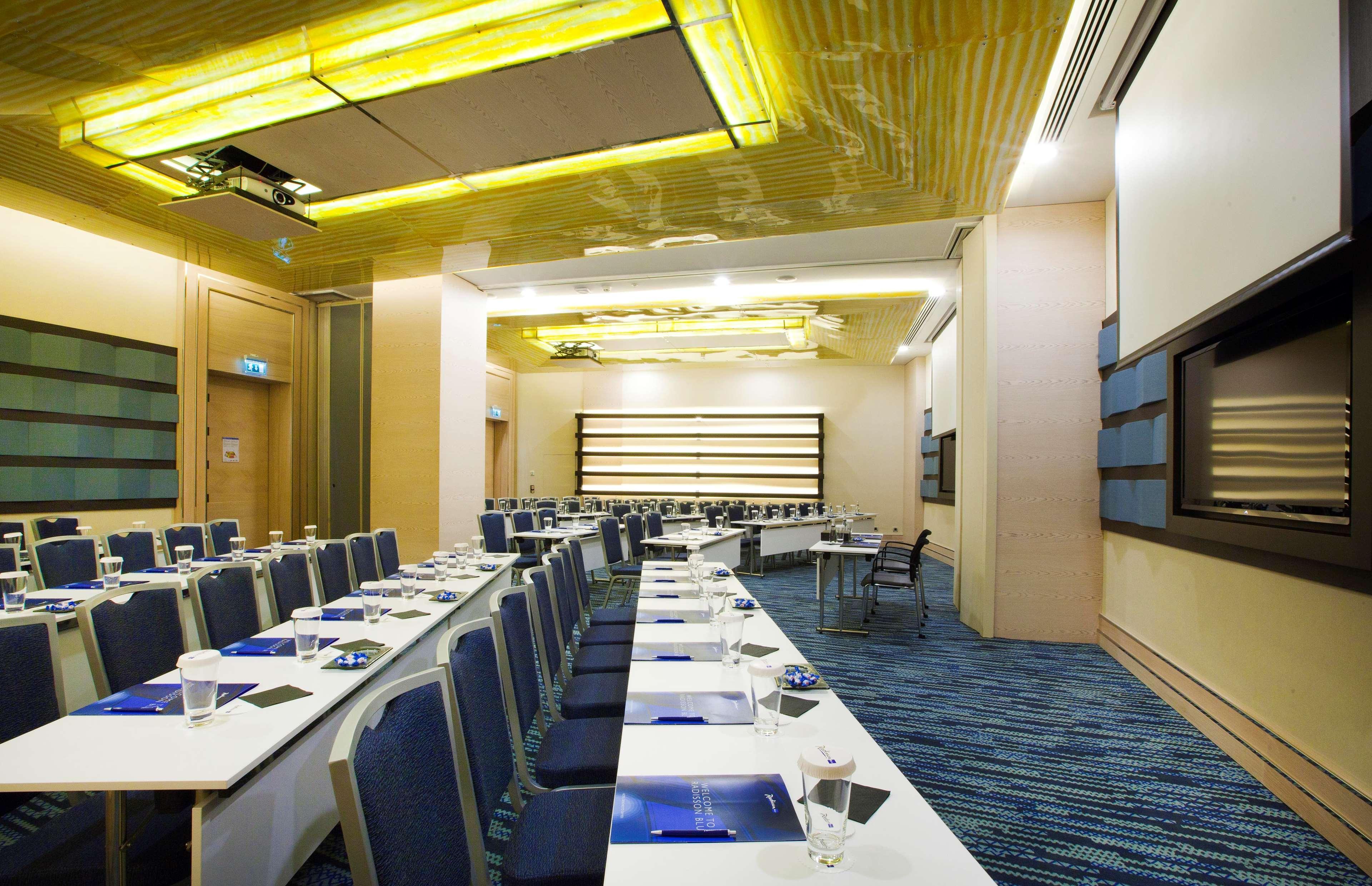 Radisson Blu Hotel Istanbul Pera Istambul Exterior foto Meeting room