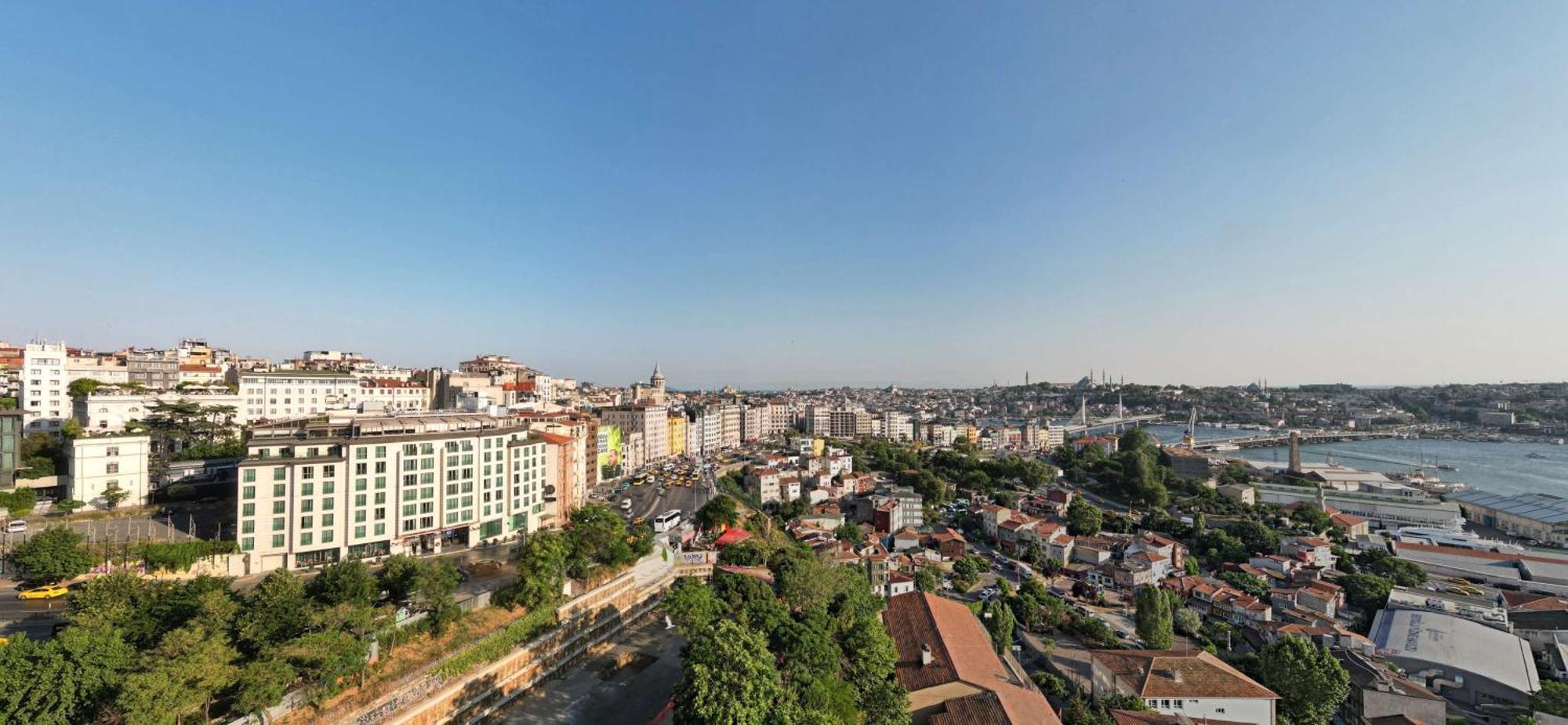 Radisson Blu Hotel Istanbul Pera Istambul Exterior foto View of the city