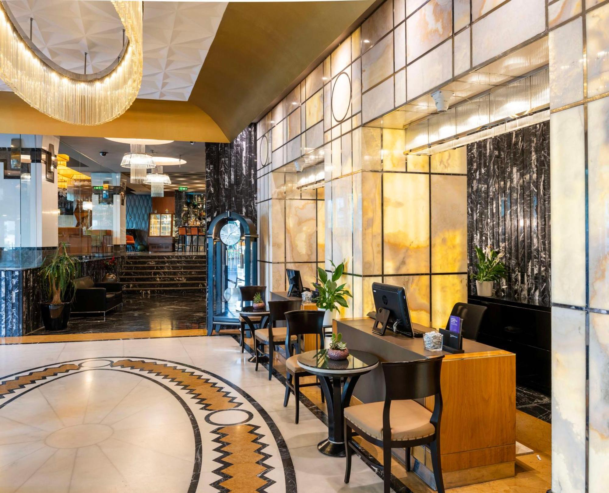 Radisson Blu Hotel Istanbul Pera Istambul Exterior foto The lobby of the hotel