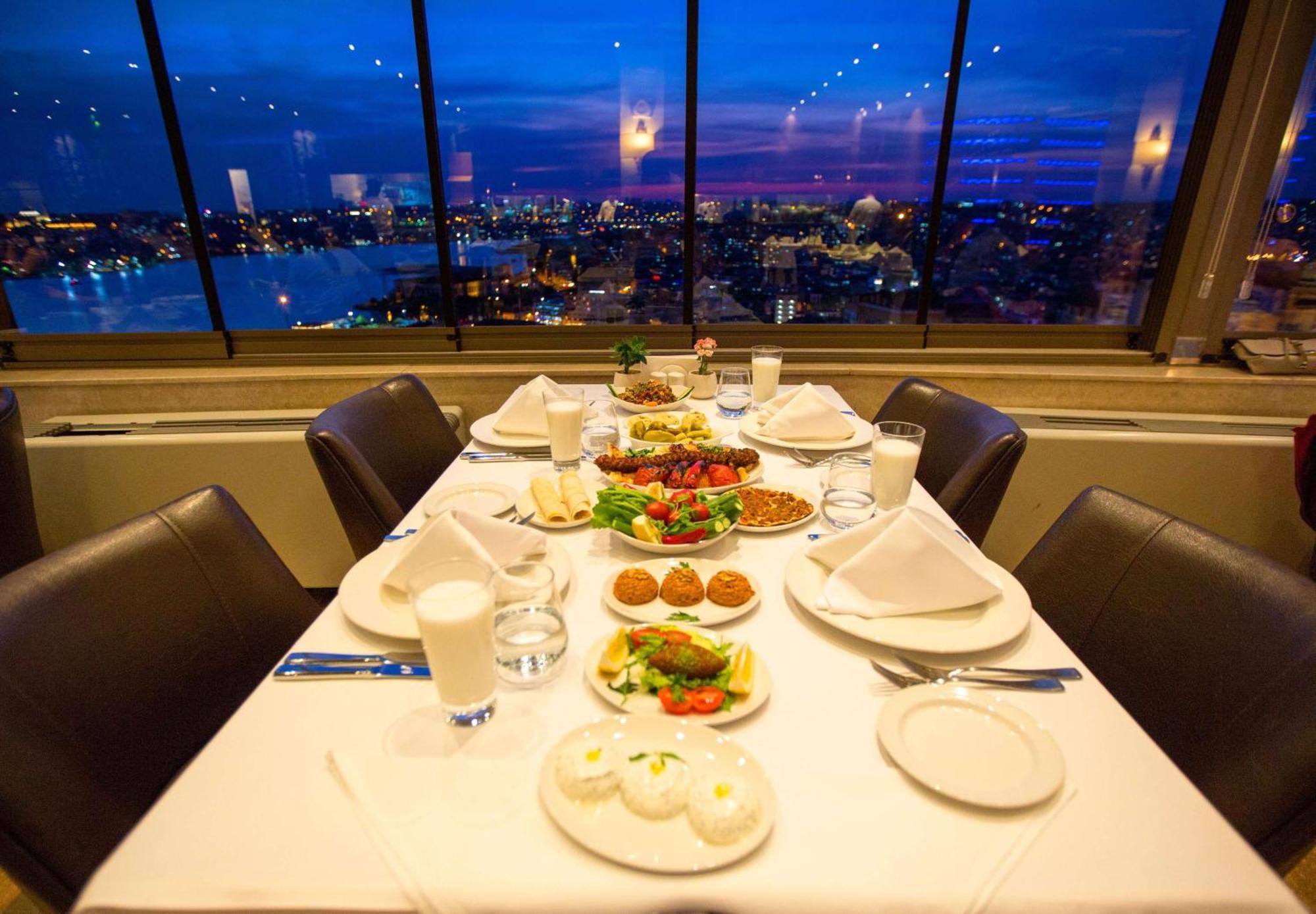 Radisson Blu Hotel Istanbul Pera Istambul Exterior foto The restaurant