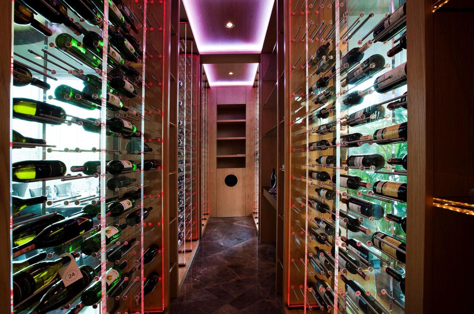 Radisson Blu Hotel Istanbul Pera Istambul Exterior foto Wine cellar