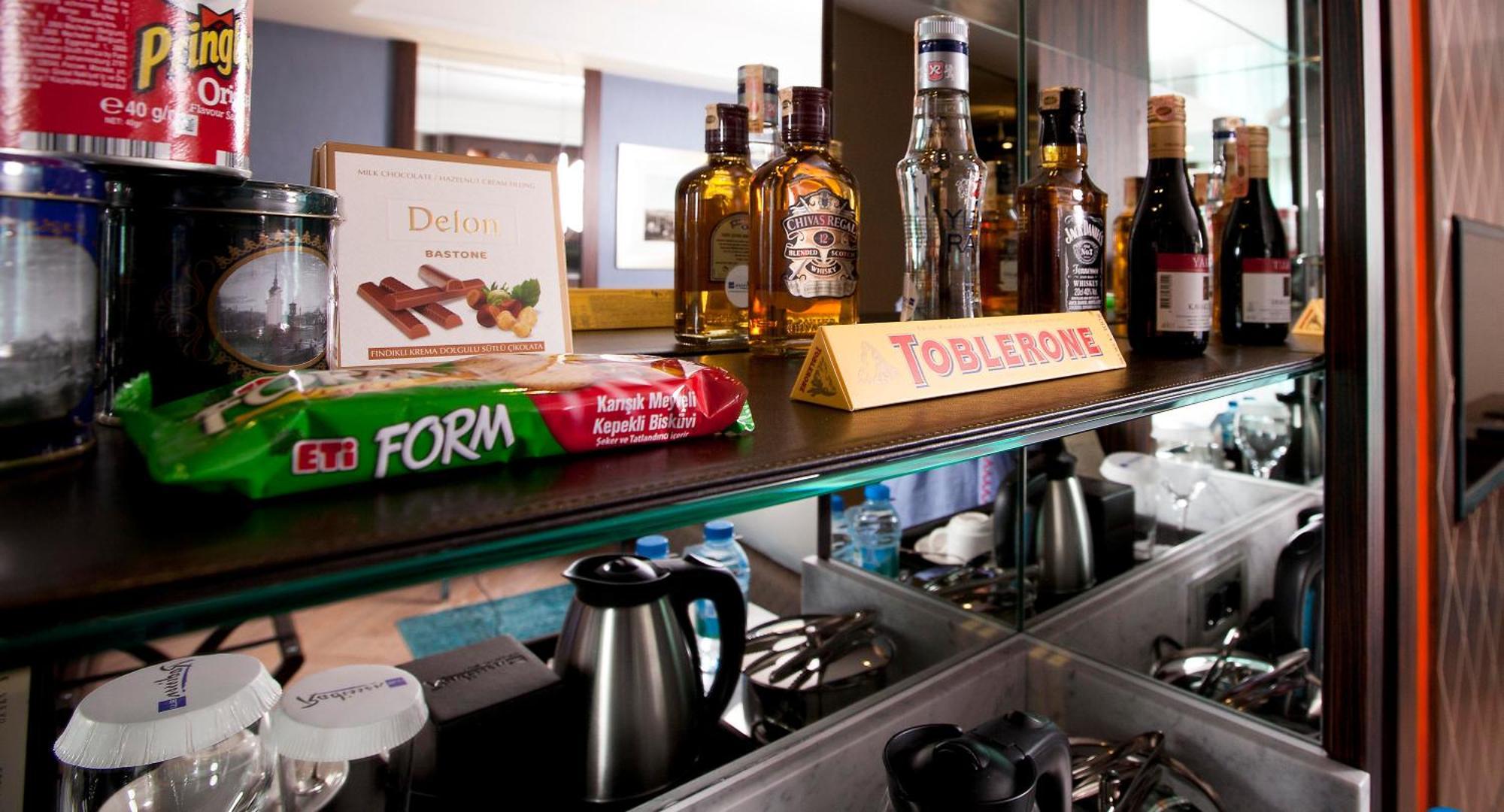 Radisson Blu Hotel Istanbul Pera Istambul Quarto foto A bar in Dublin, Ireland